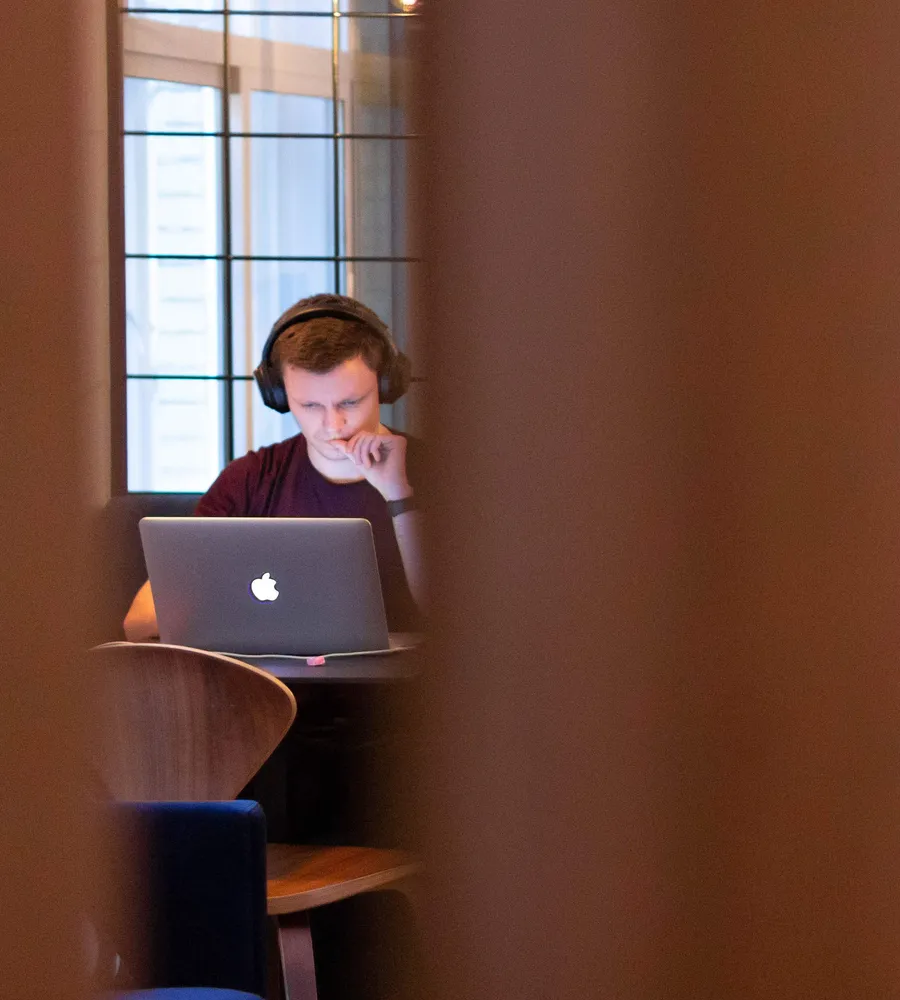 Jay working at a browser event